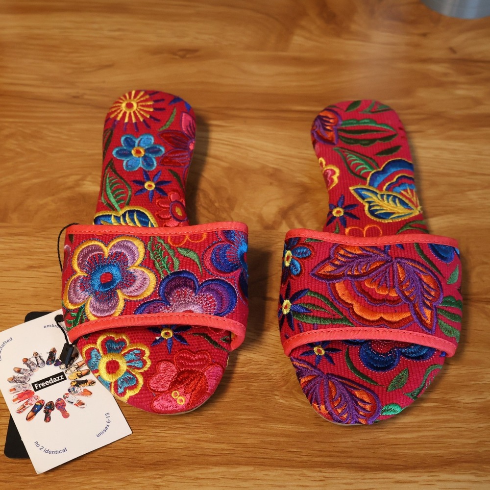 Freedazz Floral Embroidered Lily Sandal Slides Womens Size 6 Red Floral Boho NEW